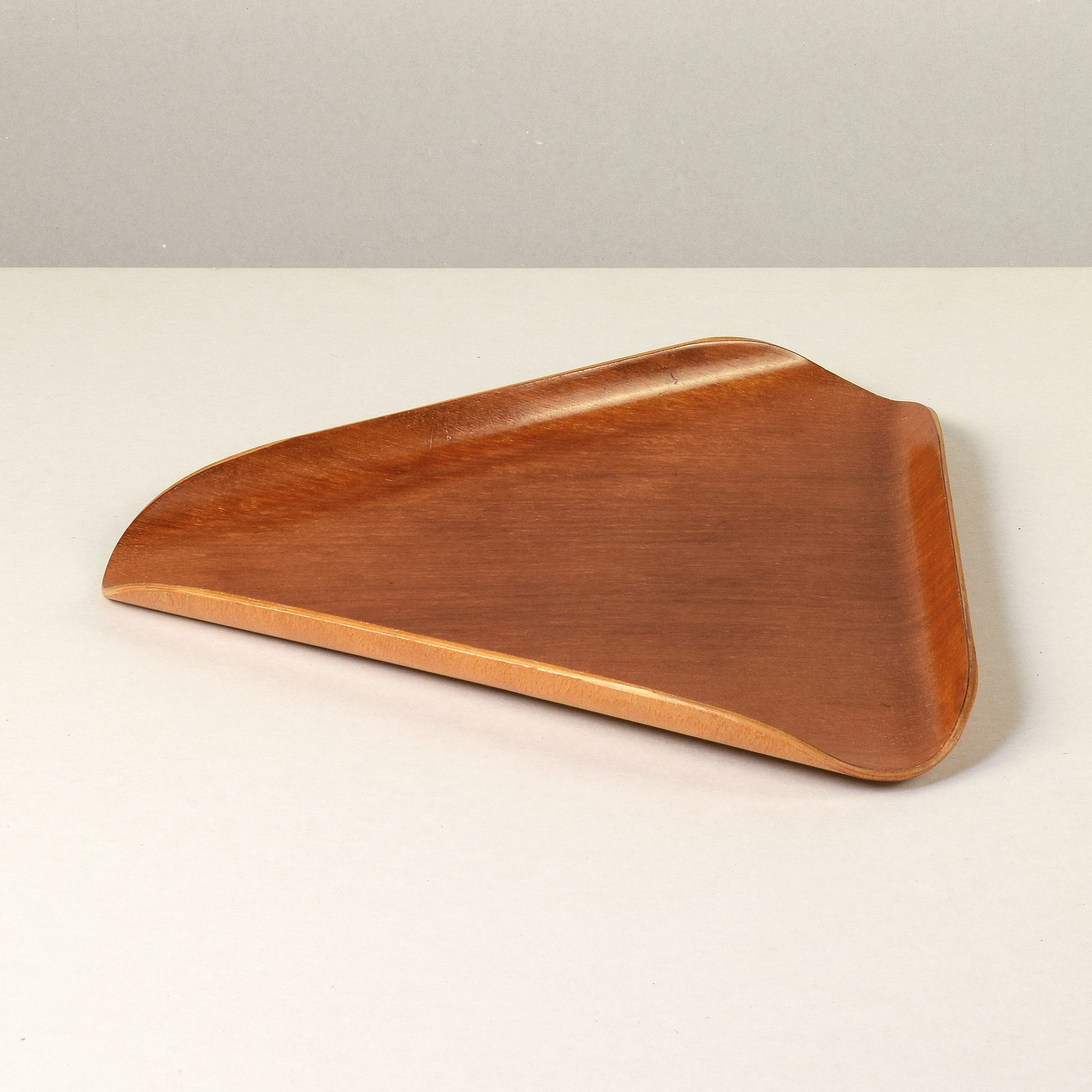 Robin Day, Hille ‘Tricorne’ Tray, 1955